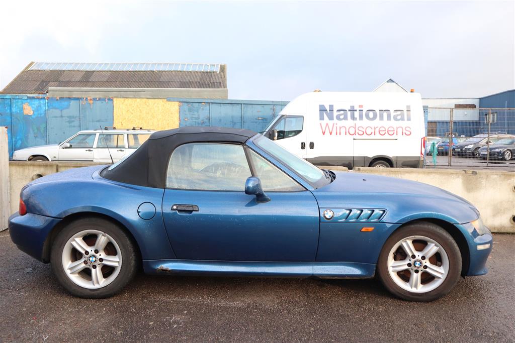 BMW Z3, registered Oct 2000, 187,950 miles, MOT expired 18.11.2020. To be sold without reserve, NO BUYERS PREMIUM